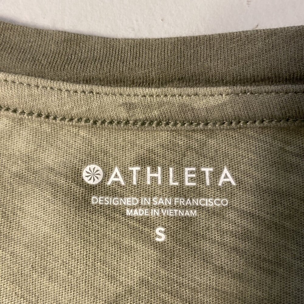 Athleta Green Camo Camouflage T-Shirt Crew Neck Short Cap Sleeve Women's Sz S - Picture 5 of 8